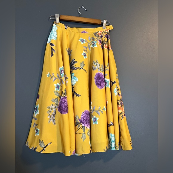 ModCloth Fervour Ikebana Circle Skirt Size Small - Picture 2 of 5